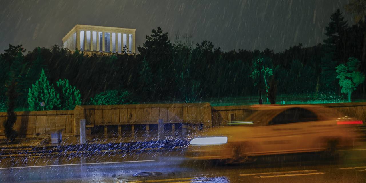 Ankara’ya yılın ilk karı düştü